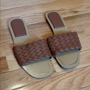 Tahari Women's Tan Woven Slide Sandals